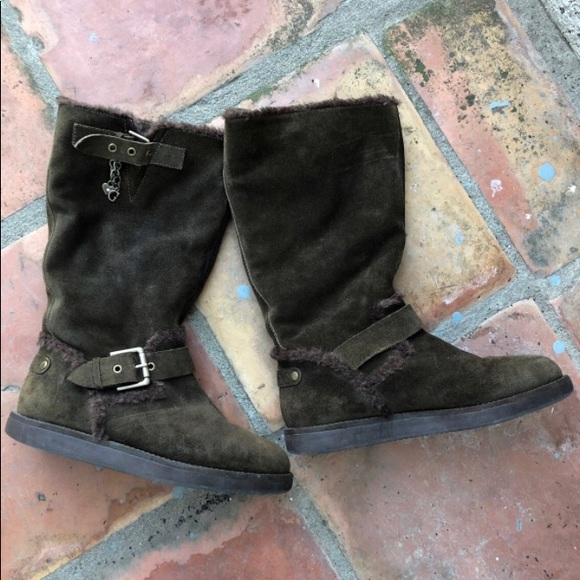 Fleece lined Guess Uggs - Picture 3 of 5